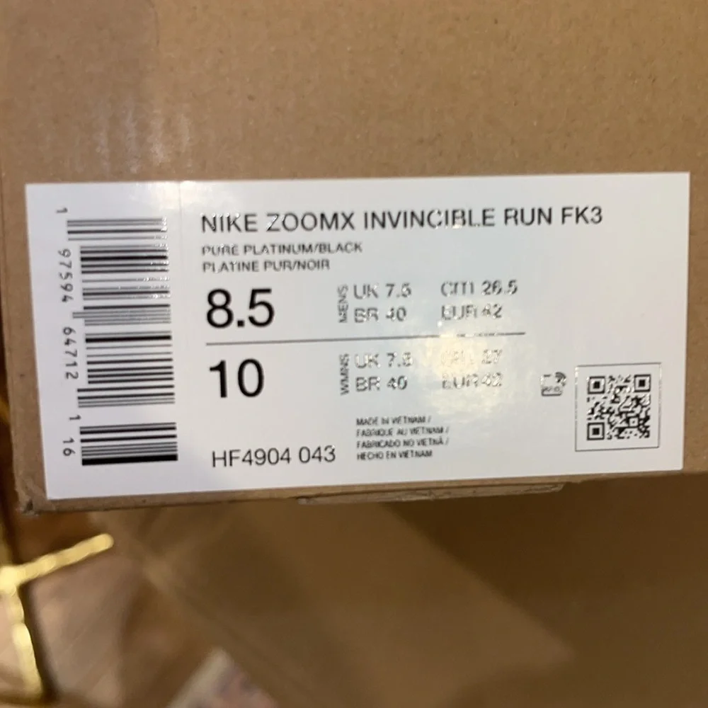 ❗️unisex invincible run 3 NWT❗️ - Picture 8 of 8